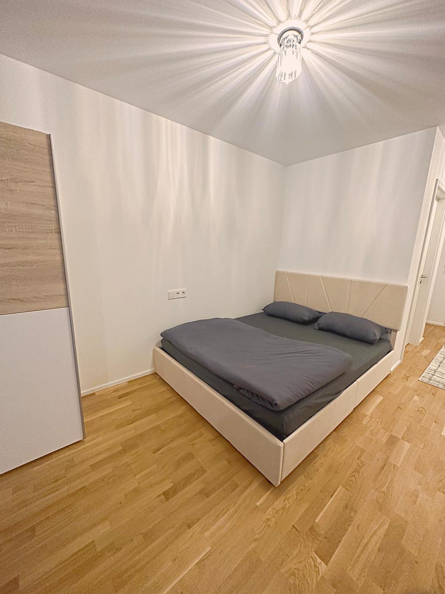 Apartment Seductive 1-room Apt, Centre Of *